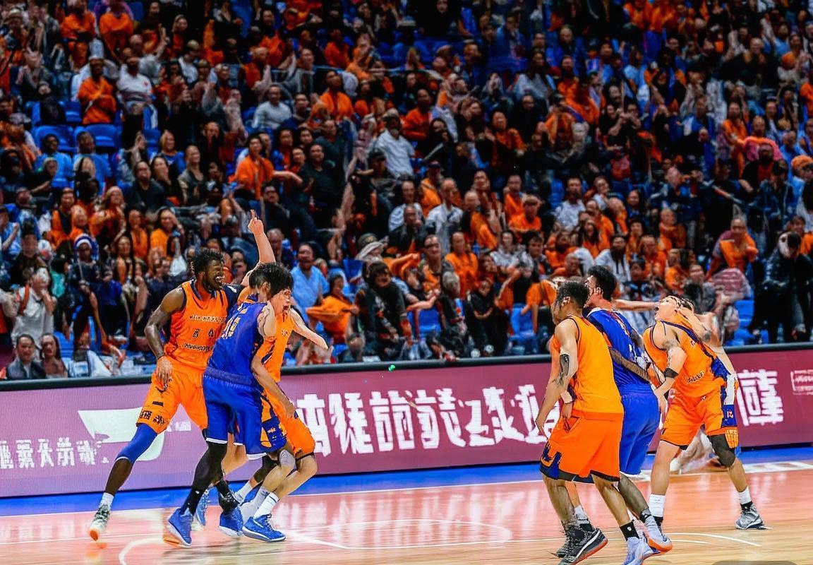 2019 CBA季后赛：辽粤巅峰对决精彩瞬间回顾