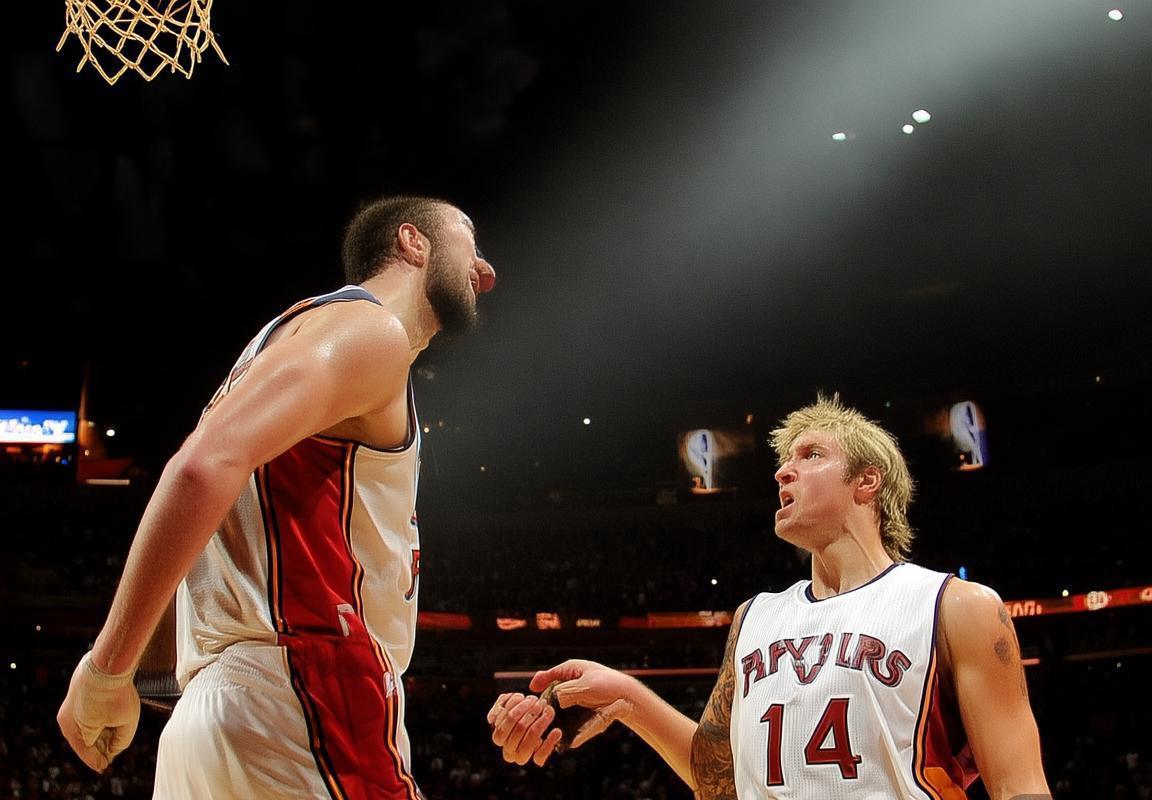 NBA巅峰对决：拜纳姆与麦基经典瞬间回顾