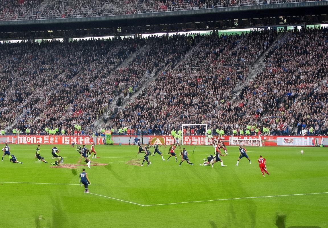 巴黎拜仁巅峰对决：姆巴佩、穆勒精彩对决回顾